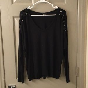 Express detailed shoulder top